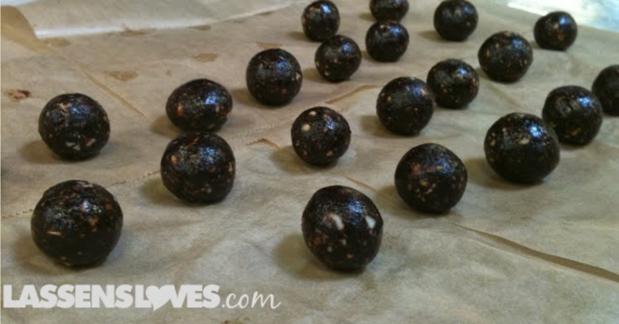 raw+carob+cashew+balls, raw+snacks, snack+recipe