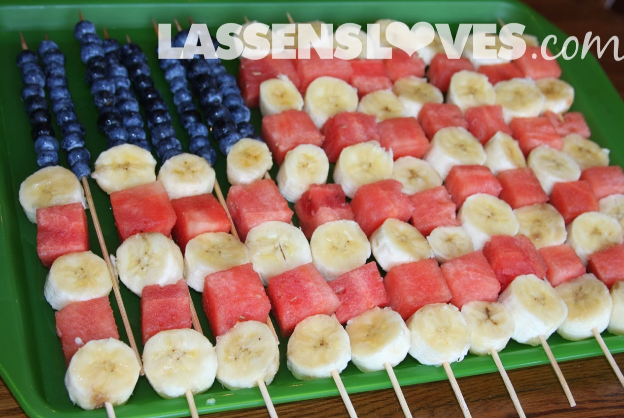 kitchen+tips, how+to+cut+watermelon, how+to+cut+pineapple, cucumber+tuna+boats, patriotic+fruit+skewers, fun+with+fruit, party+skewers
